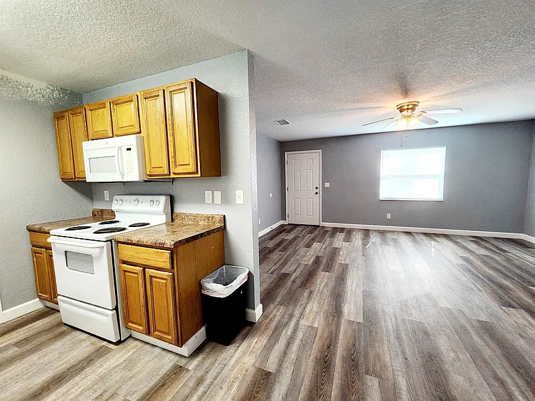 206 Alice St — Photo 12