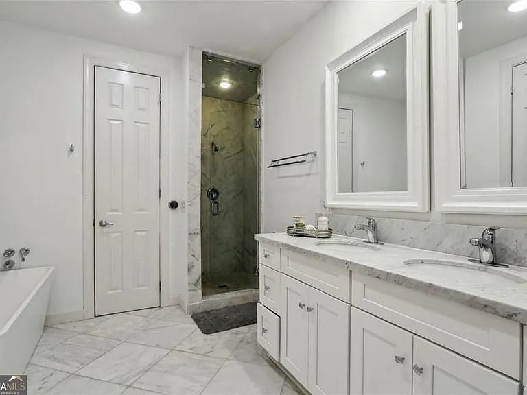 5684 River Oaks Pl NW — Photo 10