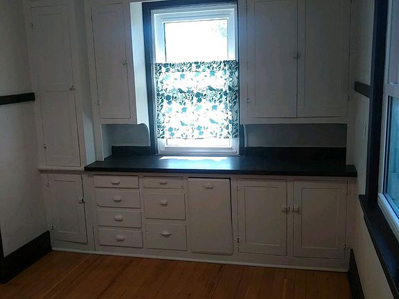 5th image of 909 S 2nd St
