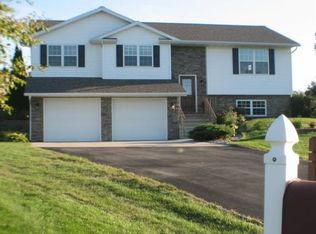 2071 Rock Bottom Ct, Suamico, WI 54313