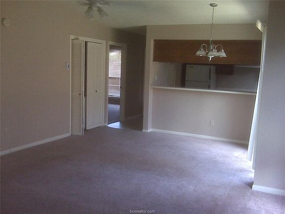 3rd image of 2524/2526 Cypress Dr