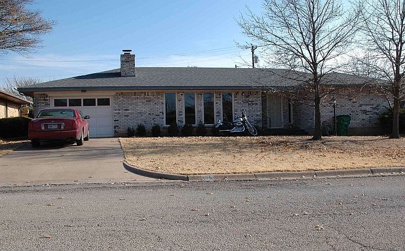 1st image of 106 Valley Dr