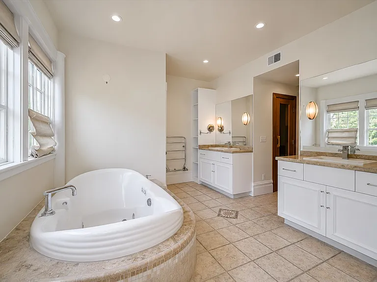 Primary Suite Bathroom