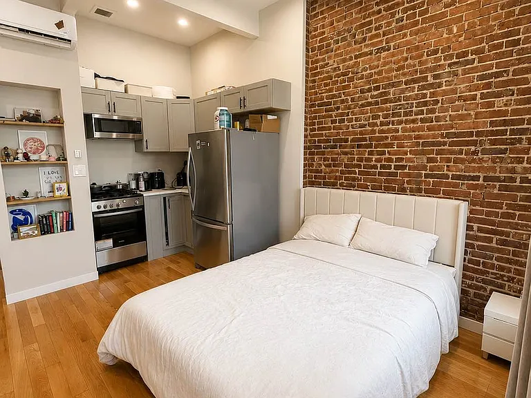 71 W 71st St #3R — Photo 2