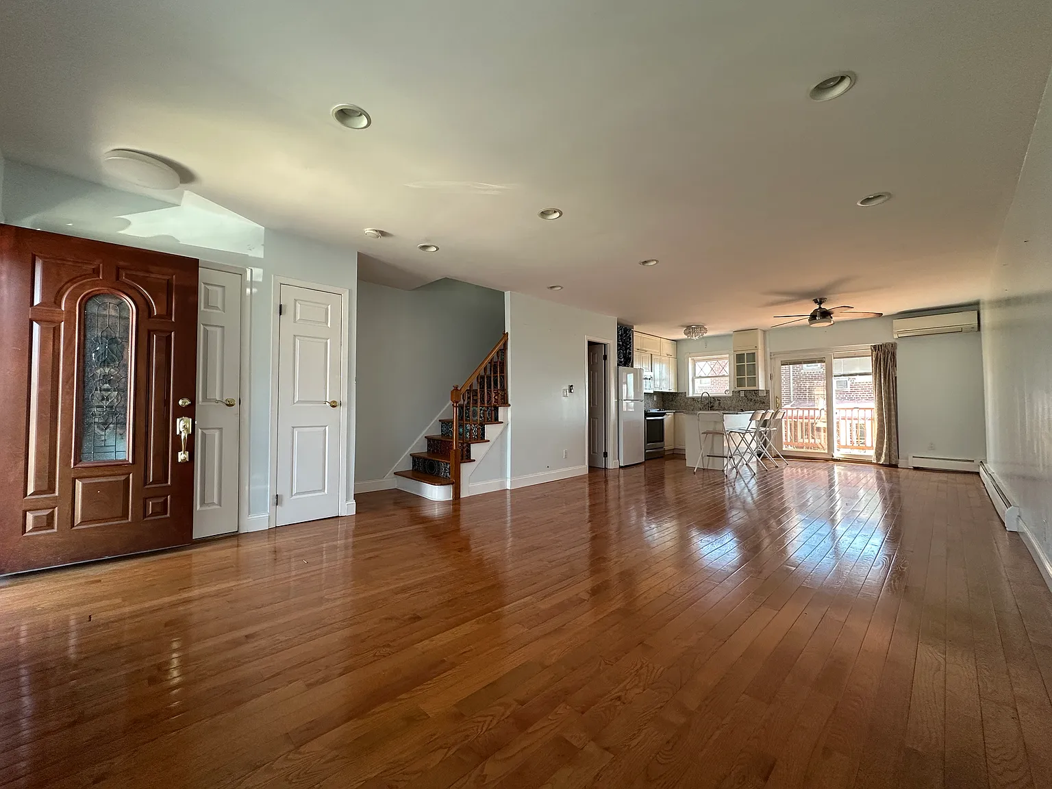 904 Dean Ave photo 1