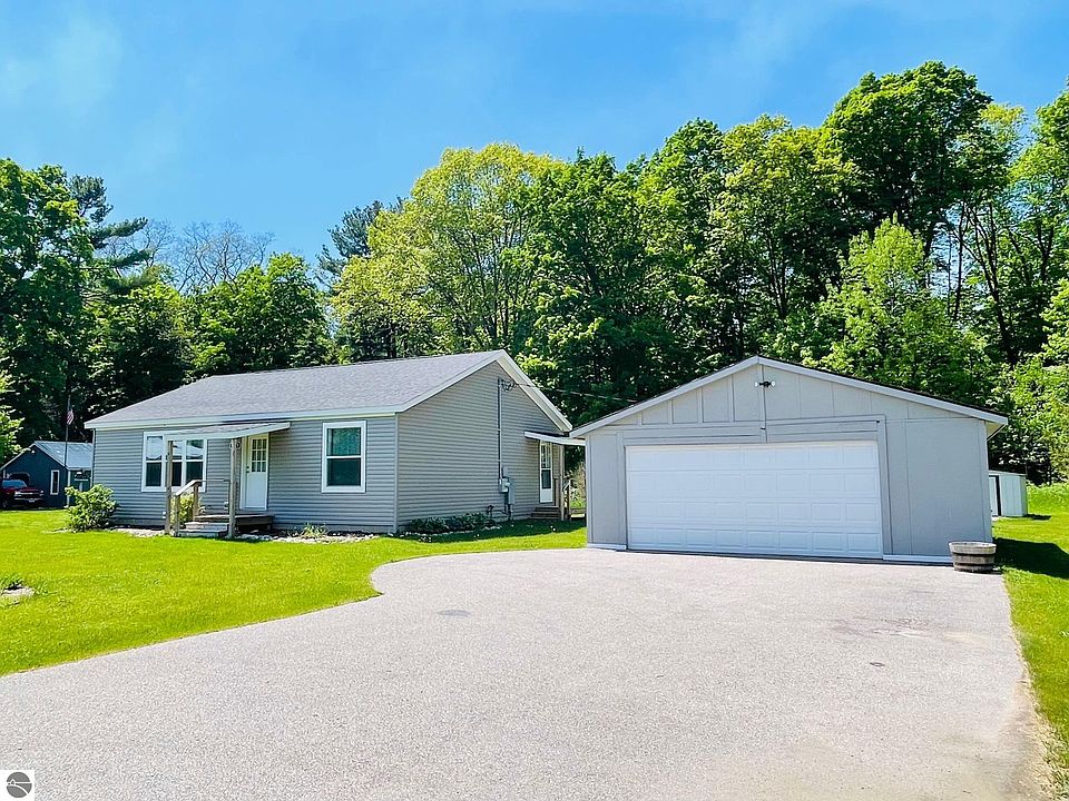 2915 N Us Highway 31 N, Kewadin, MI 49648 | Zillow