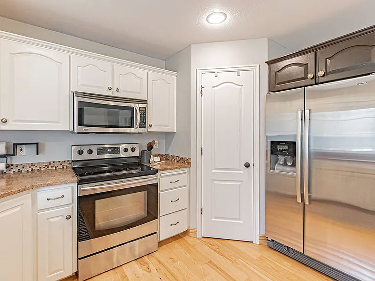 3915 Woodhaven Ln — Photo 11