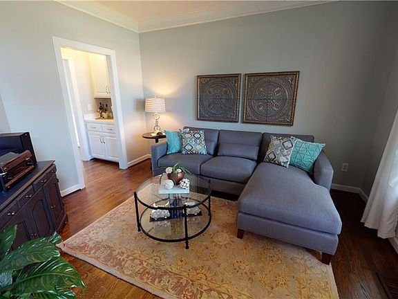 4th image of 318 Lucas Park Dr