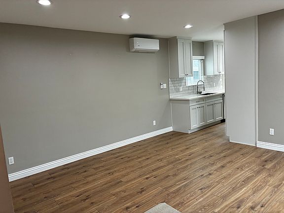 4th image of 7946 1/2 Hershey St