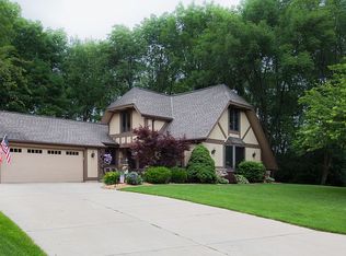 3774 W Carpenter Ave, Greenfield, WI 53221