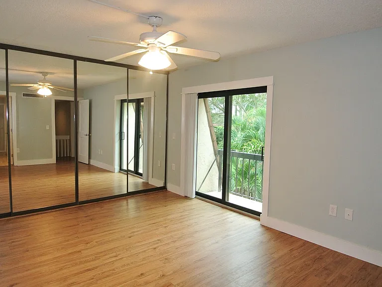 825 Center St — Photo 21