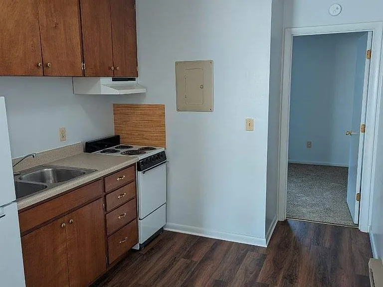 191 Rockingham Dr E — Photo 5