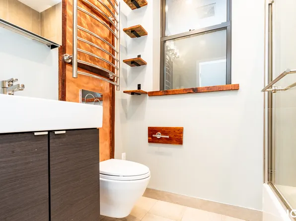 1553 De Kalb Avenue image 8 of 18