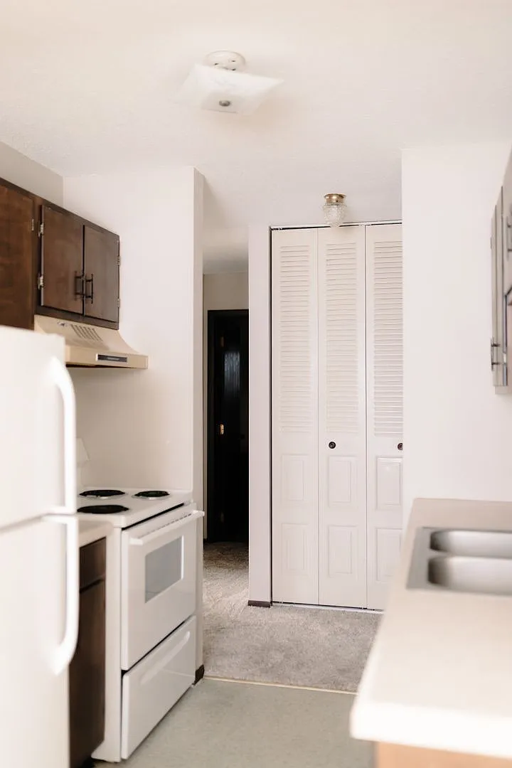 Highlander Apartments — Photo 3