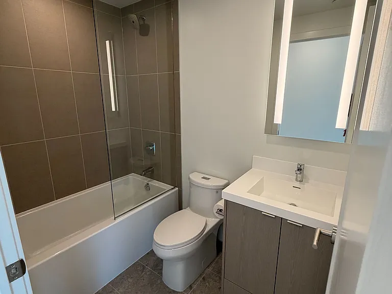 25 Cordova Ave #1810 — Photo 3