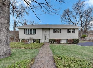 1458 Mohawk Rd, Mohegan Lake, NY 10547