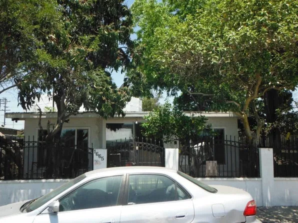 1665 E 64th St, Los Angeles, CA 90001
