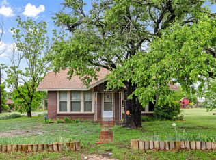 302 W Grogan St, Hamilton, TX 76531