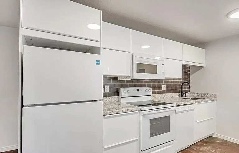 1368 S 1050 W — Photo 4