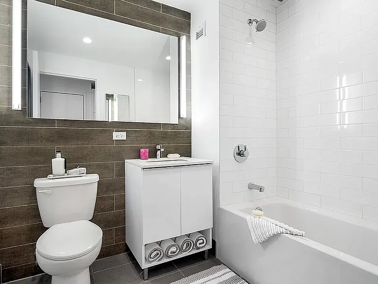 237 11th St #4B — Photo 7