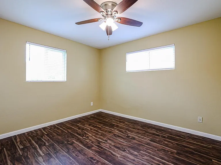 1005 E Cavalier Dr — Photo 20