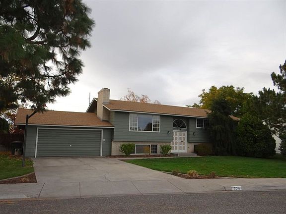 3rd image of 724 Lynnwood Loop