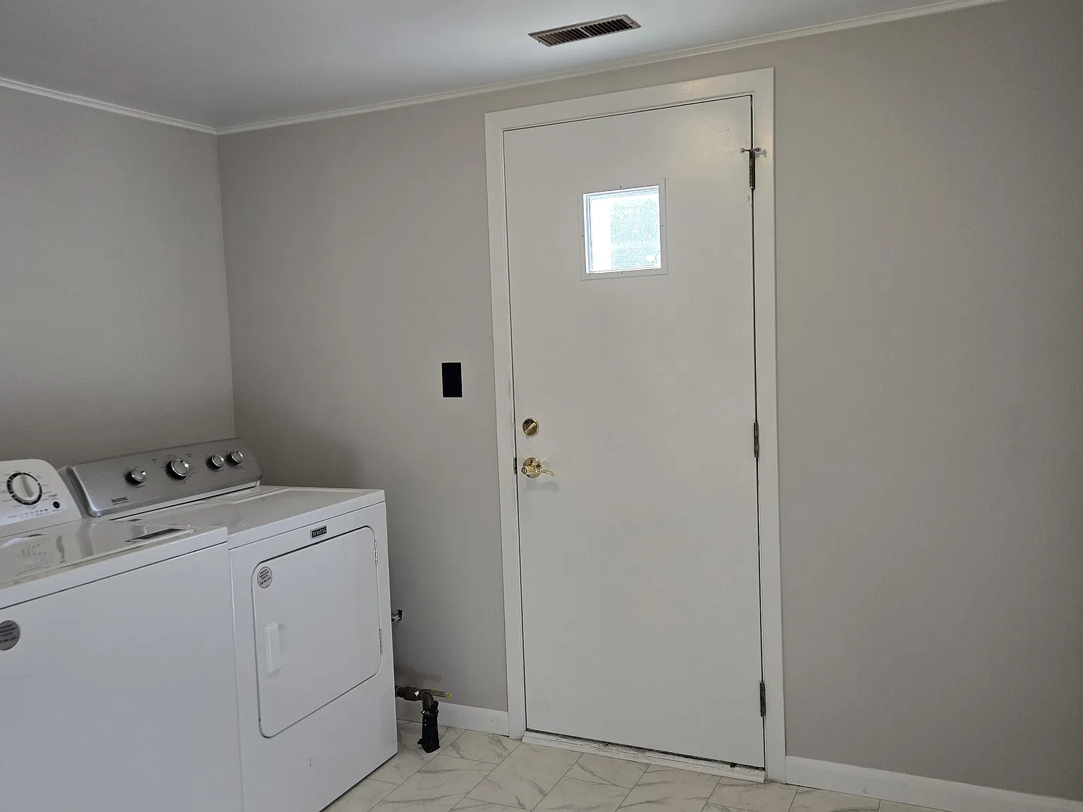 3 bed, 924 sqft, $1,700 — Photo 3