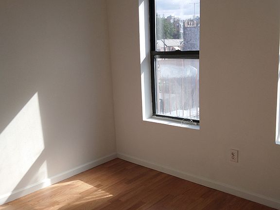 4th image of 3112 Broadway APT 212