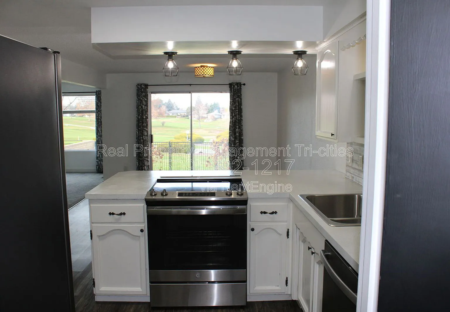 3 bed, 2.5 bath, 2850 sqft, $2,695 — Photo 3