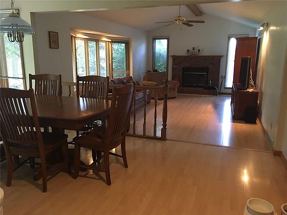 4th image of 34 Guinevere Ct