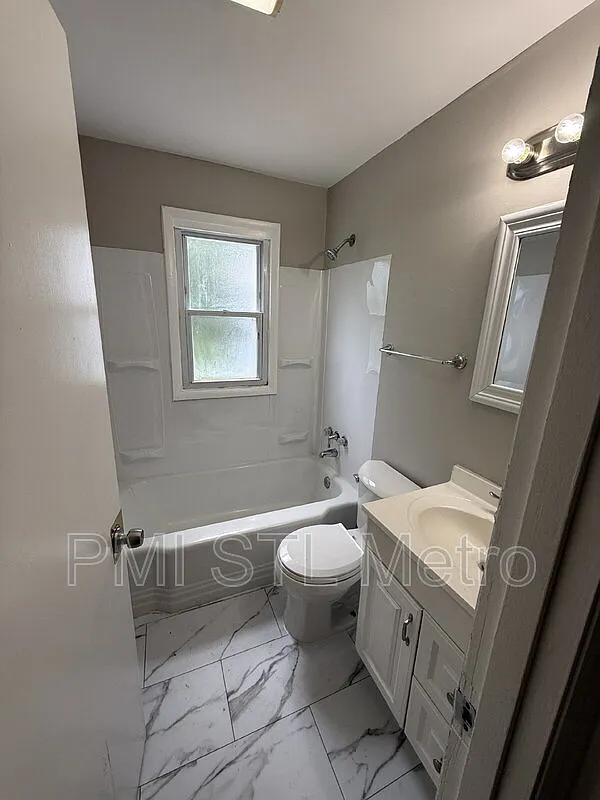 3 bed, 2.0 bath, 1056 sqft, $1,500 — Photo 2