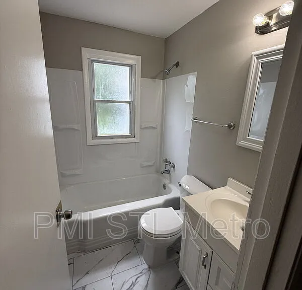 10235 Cabot Dr — Photo 2