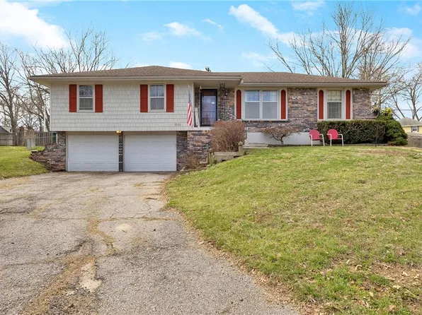 1333 SW 20th St, Blue Springs, MO 64015