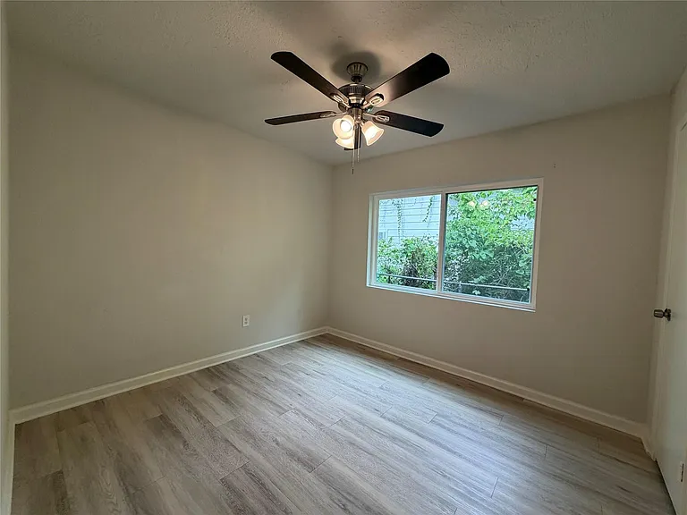 244 Deerfield St — Photo 10