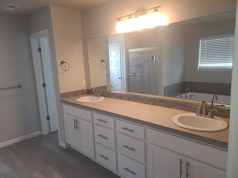 715 E Erica St — Photo 10