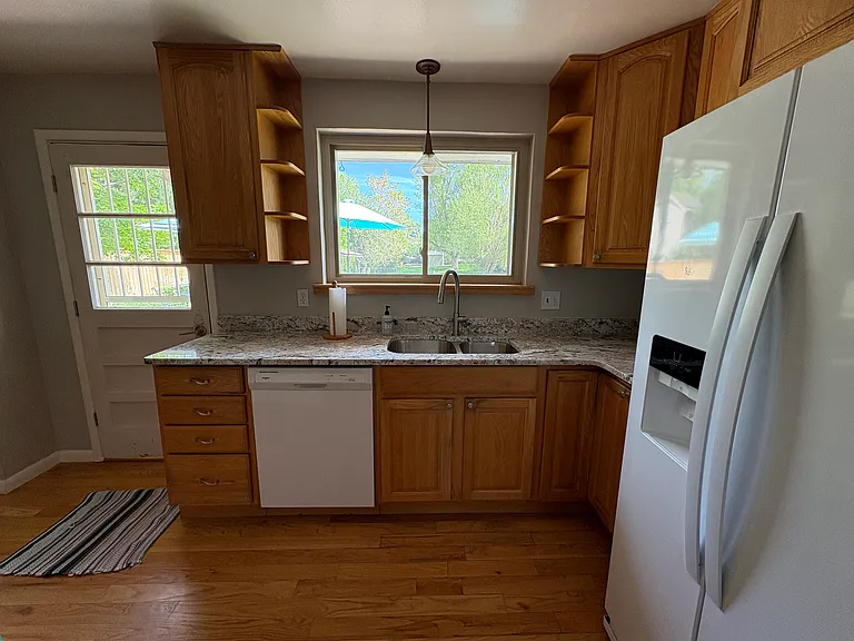 Kitchen, built-in oak shelves