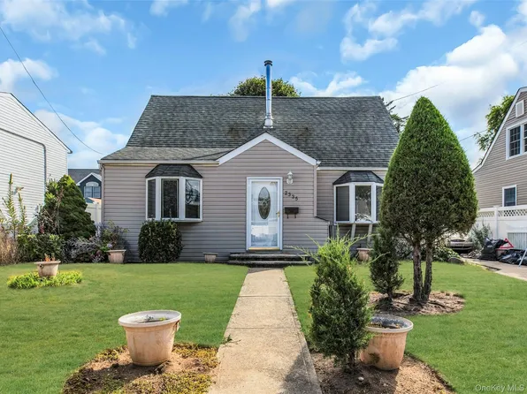 2335 Maple Street, Seaford, NY 11783