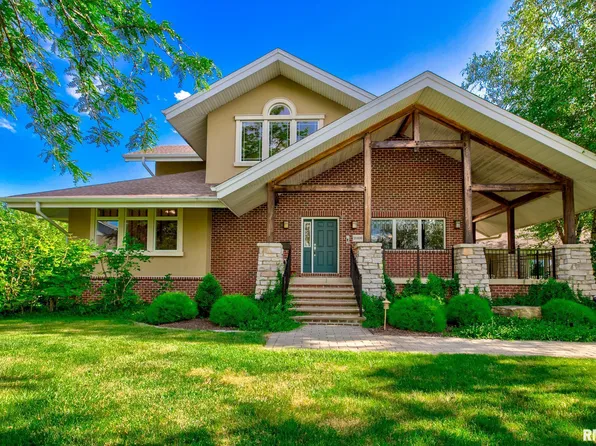 10400 N Osage Ct, Peoria, IL 61615