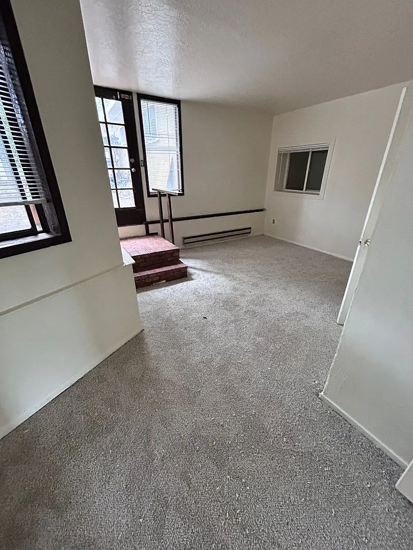 3 bed, 1150 sqft, $2,295 — Photo 3
