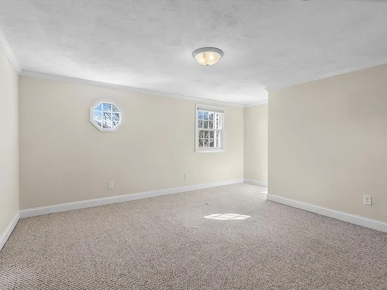 8 Captain Cook Ln #U — Photo 17