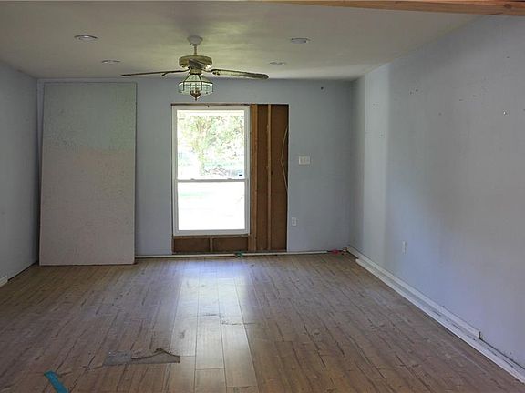 4th image of 26308 Woodstock Dr