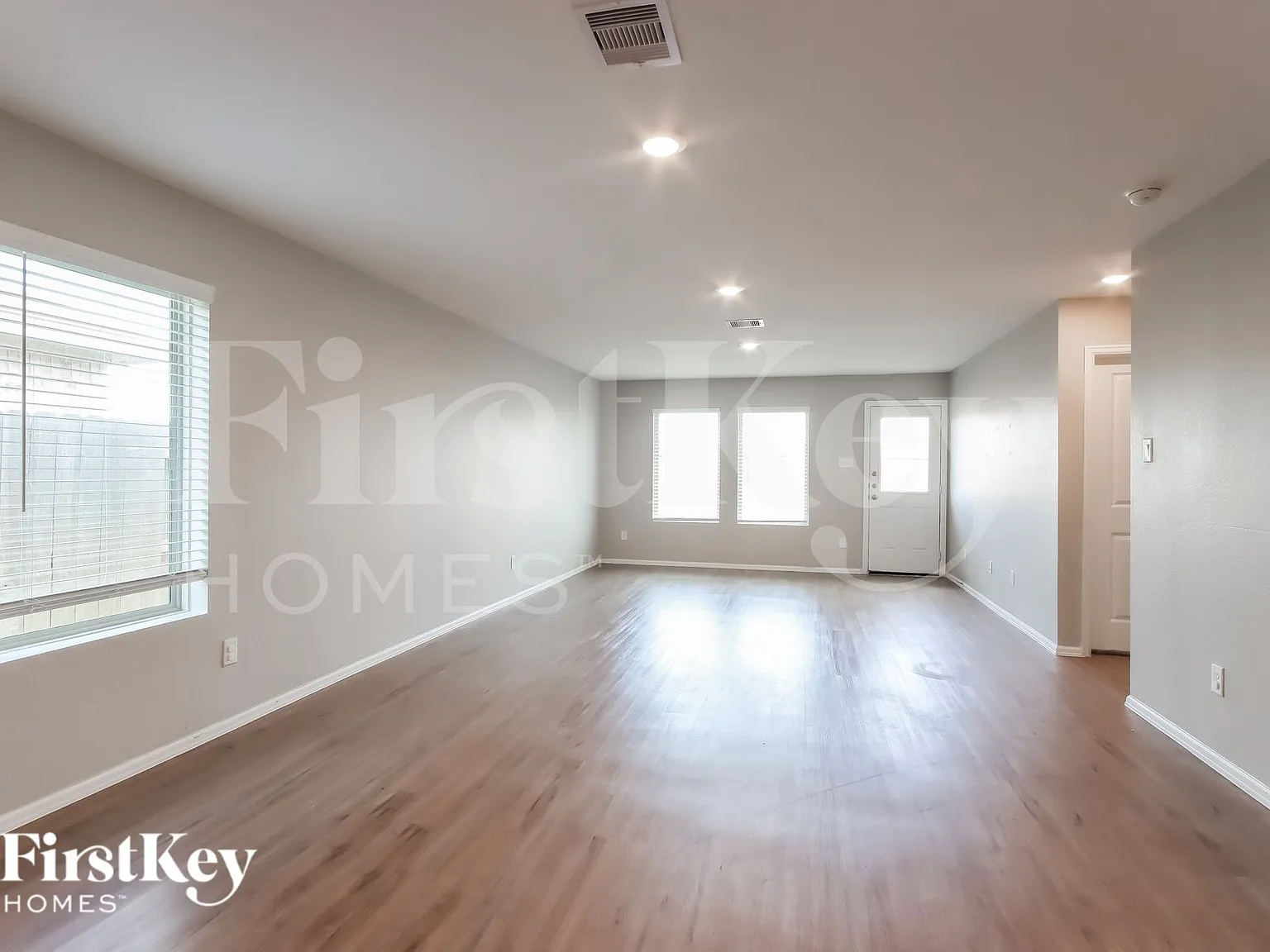 4 bed, 2.0 bath, 1683 sqft, $2,310 — Photo 3