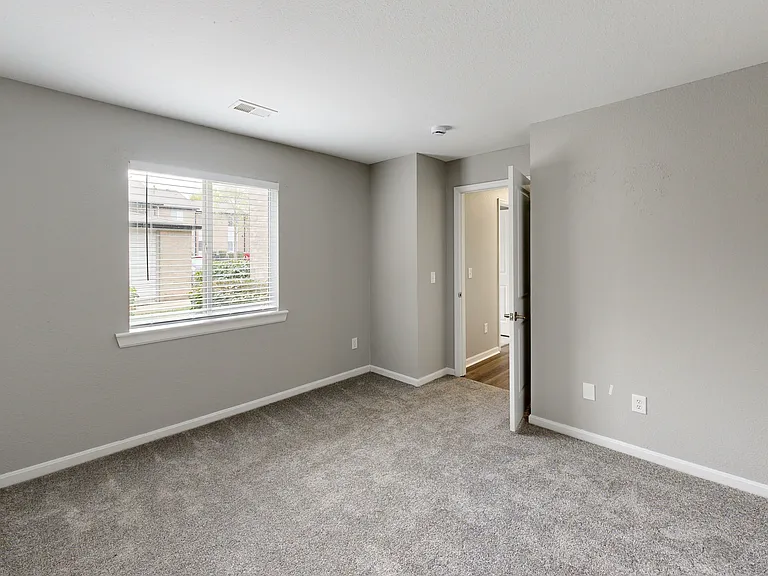 Lyons Gate Apartments — Photo 42