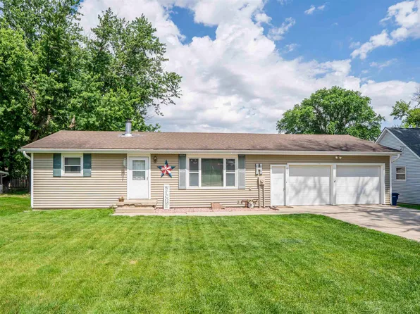 814 3rd St, Merrill, IA 51038
