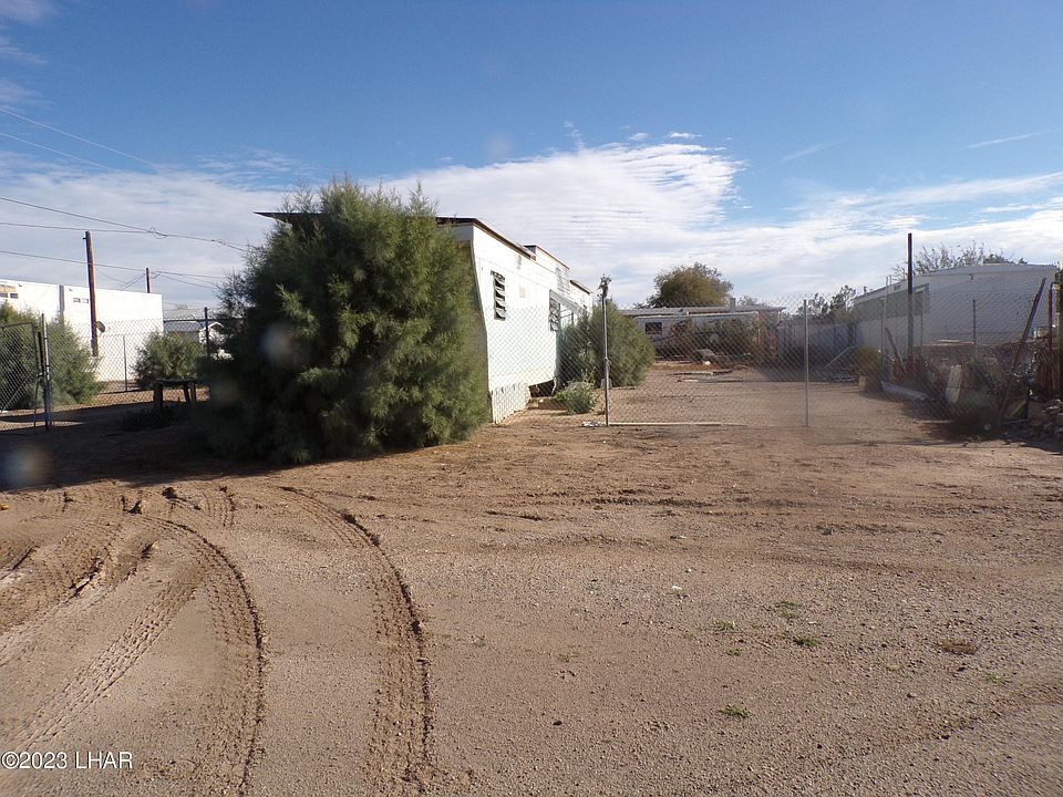 2nd image of 44042 Main St