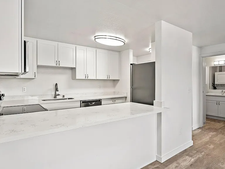 Michelle Apartments — Photo 12