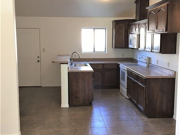 4th image of 744 E Las Brisas Blvd