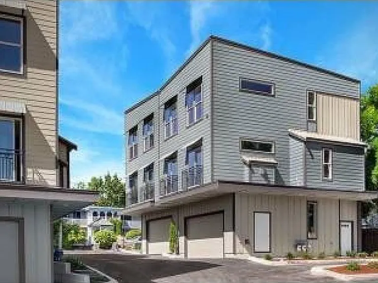 Hawks Landing Townhomes — Photo 7
