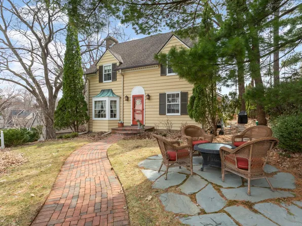 5420 Woodcrest Dr, Edina, MN 55424