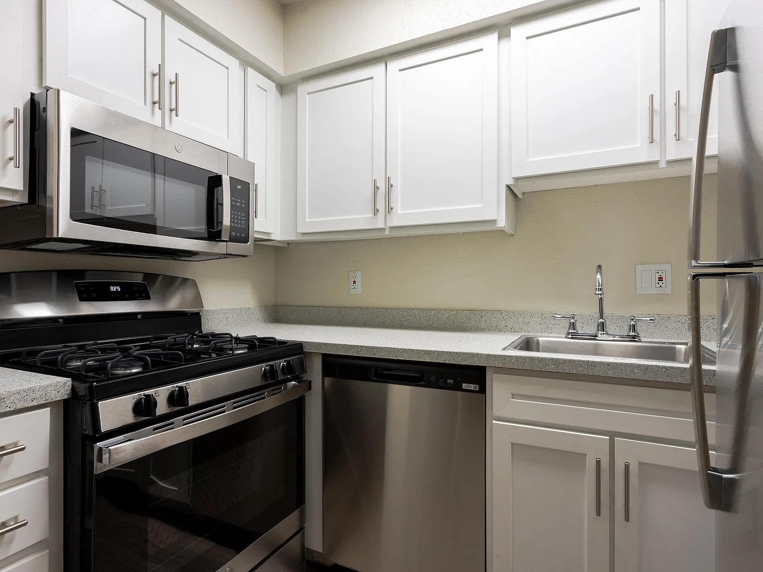 Envue Apartments — Photo 3